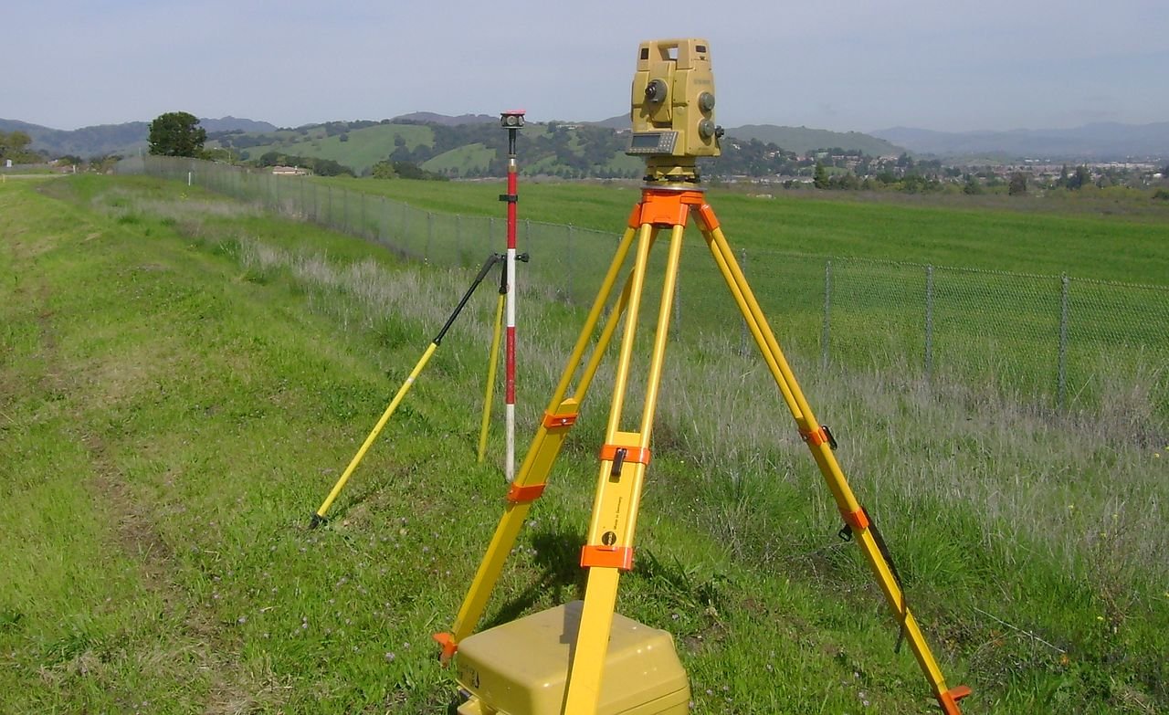 Land surveying equipment